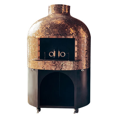 গোল কাঠের ফায়ারড পিৎজা ওভেন যা আগ্নেয়গিরির লাভা পাথর দিয়ে তৈরি